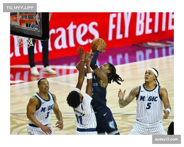 爵士147-101大胜灰熊，马尔卡宁35分莫兰特伤退